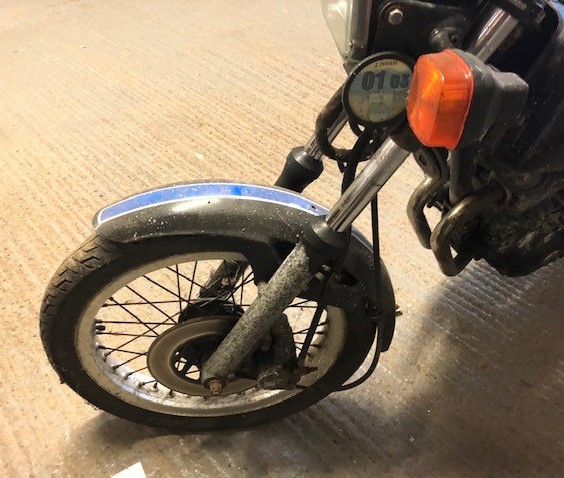 1981 HONDA CB250RS. BEEN OFF ROAD FOR MANY YEARS. APPEARS TO BE COMPLETE AND READY FOR RENOVATION. - Image 10 of 11