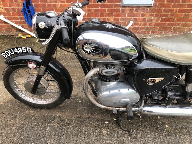 1964 BSA A50, REG:BDU 495B, FINISHED IN BLACK WITH GREY SEAT AND CHROME TANK SIDES, GOOD WORKABLE - Image 9 of 11