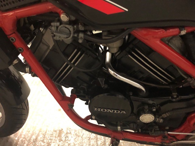 HONDA VT250F, FINISHED IN BLACK WITH RED DETAILING, IN SUPER ORDER, CURRENTLY ON THE ROAD WITH AN - Image 8 of 9