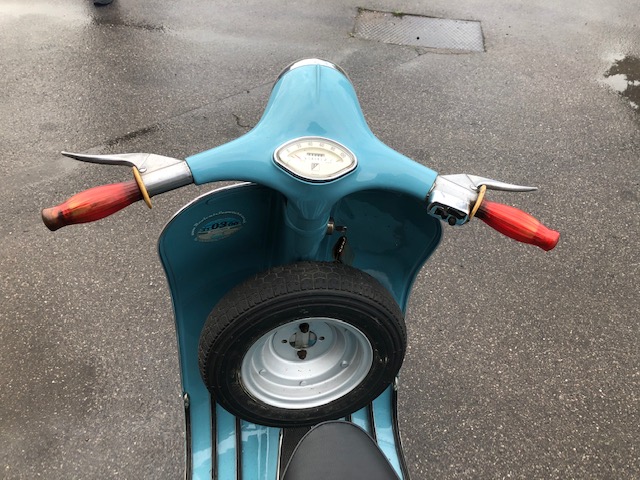 VESPA 150 SPORTIQUE, REG: BHW 378A, FINISHED IN SKY BLUE AND PRESENTED IN ABSOLUTELY BEAUTIFUL - Image 8 of 11