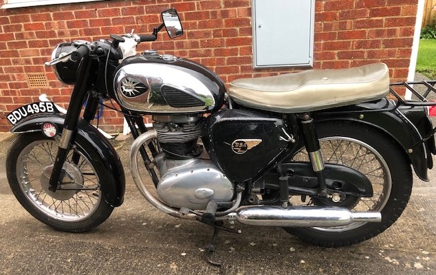 1964 BSA A50, REG:BDU 495B, FINISHED IN BLACK WITH GREY SEAT AND CHROME TANK SIDES, GOOD WORKABLE