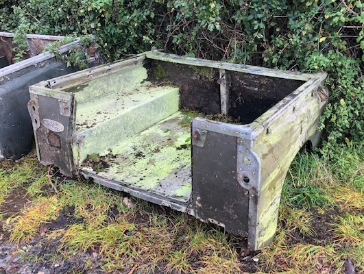 LAND ROVER REAR BODY TUB, BELIEVED TO BE FOR SERIES II/IIA (PURCHASERS SHOULD SATISFY THEMSELVES AS