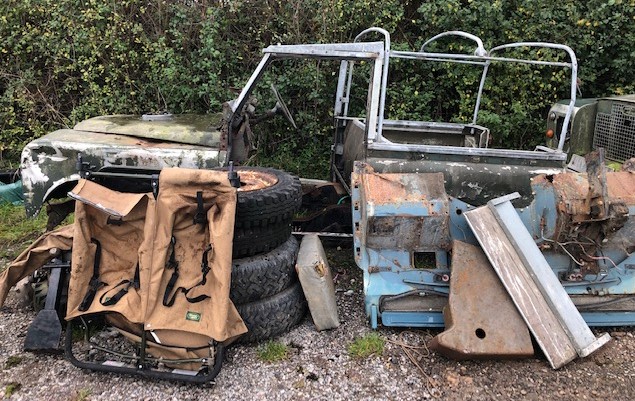 LAND ROVER SERIES II OR IIA, GREEN BODY SHELL AND CHASSIS ONLY, NO RUNNING GEAR OR DOORS ETC, DONOR