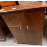 VINTAGE/RETRO MAHOGANY CASED TELEVISION CABINET MADE BY DINATRON