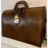 LEATHER BRIEFCASE/DOCTORS BAG