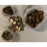 A QUANTITY OF GB AND FOREIGN COINS, INCLUDES PENNIES, HALFPENNIES AND NON SILVER