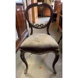 3 VICTORIAN MAHOGANY FRAMED DINING CHAIRS WITH LEATHER SEATS & CABRIOLE LEGS