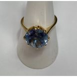 A pale blue synthetic spinel single stone ring, stamped '750', finger size S, 5.8 g gross
