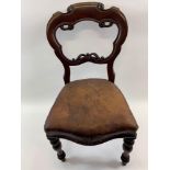 A set of eight mahogany dining charis, each with a leather seat