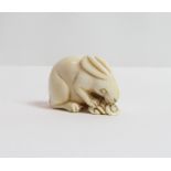 An early 20th century Japanese ivory netsuke of a rabbit, with a signature mark to the base, 4cm