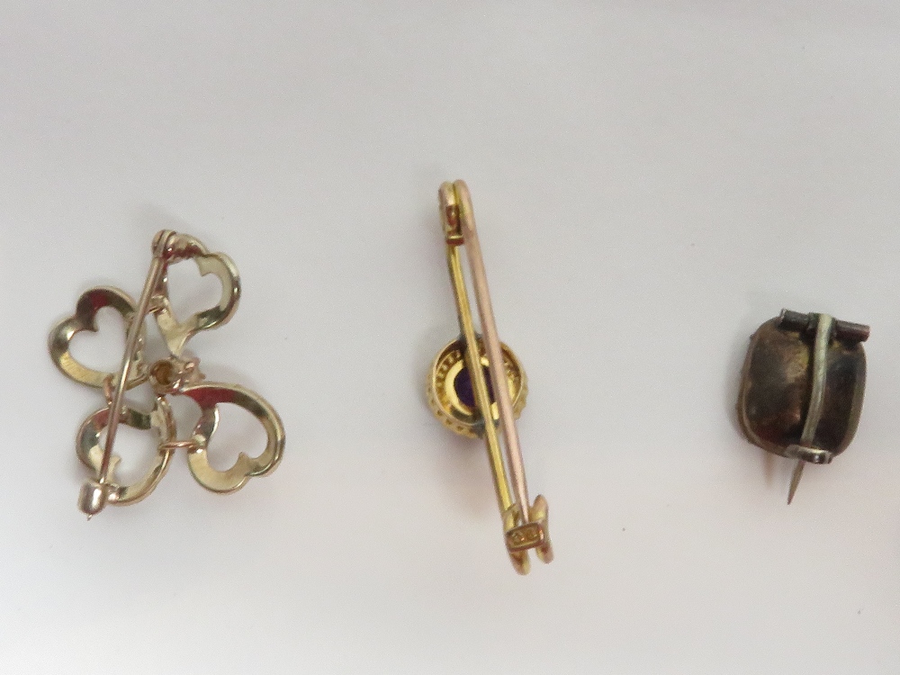 A gold Edwardian seed pearl brooch, unmarked, of four heart motifs enclosing a central small seed - Image 2 of 2