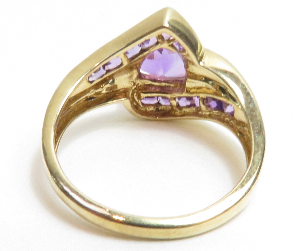 A triangular cut amethyst and diamond 9 carat gold dress ring, finger size N, 3 g gross - Image 4 of 4