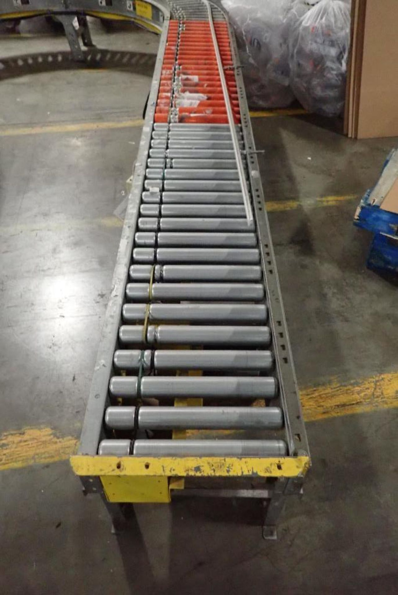 180 degree powered roller conveyor - Image 3 of 6