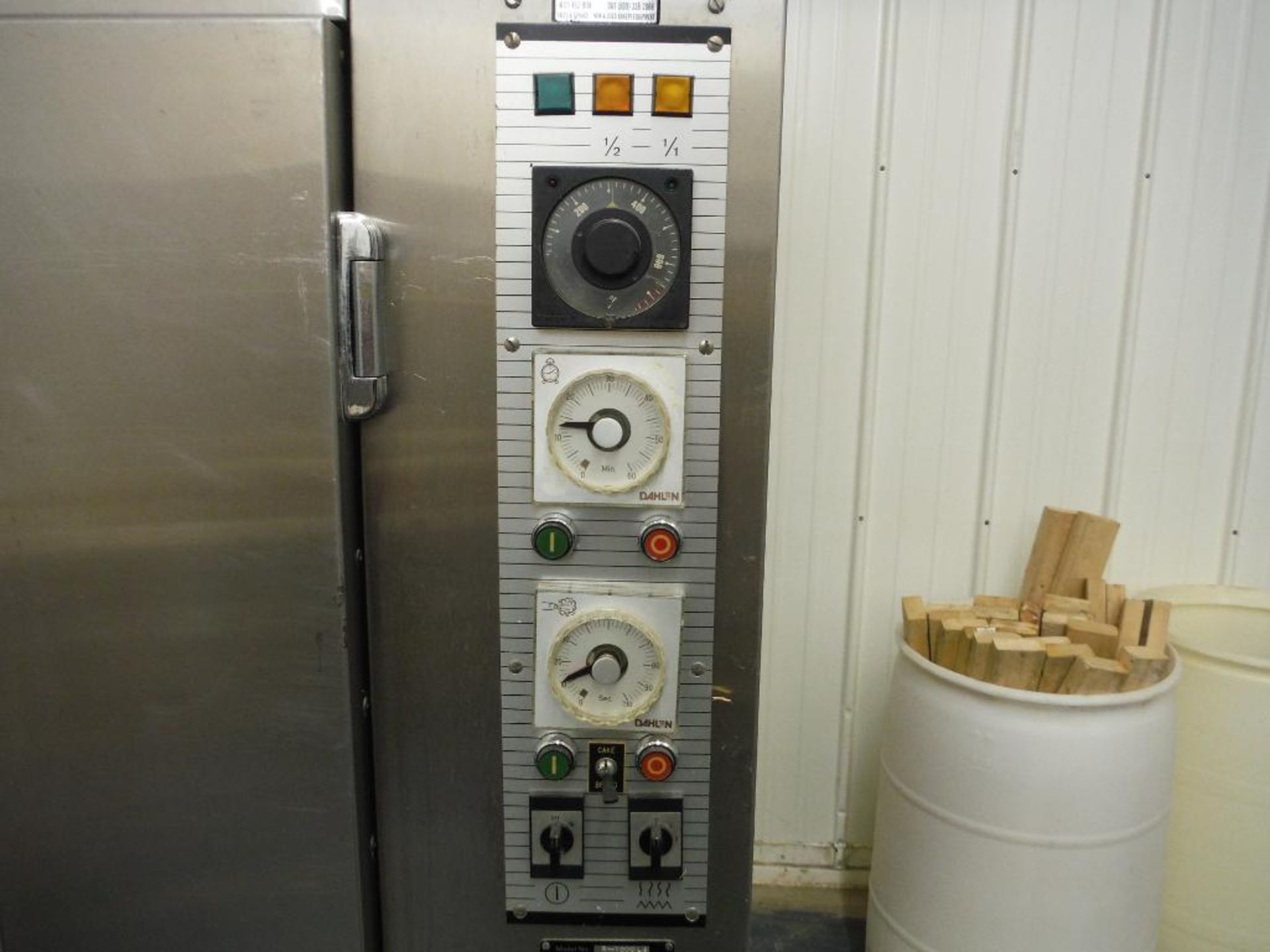 Dahlon oven with 1 SS rack - Image 2 of 9