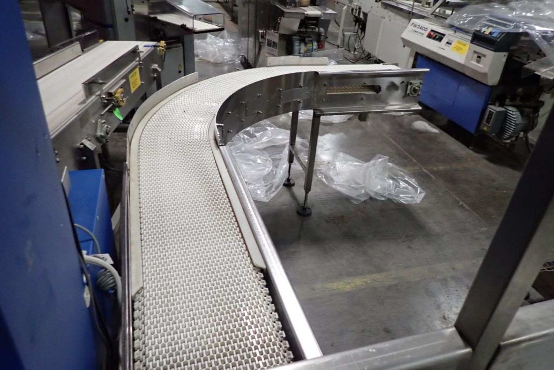 90 degree plastic interlock belt conveyor - Image 5 of 11