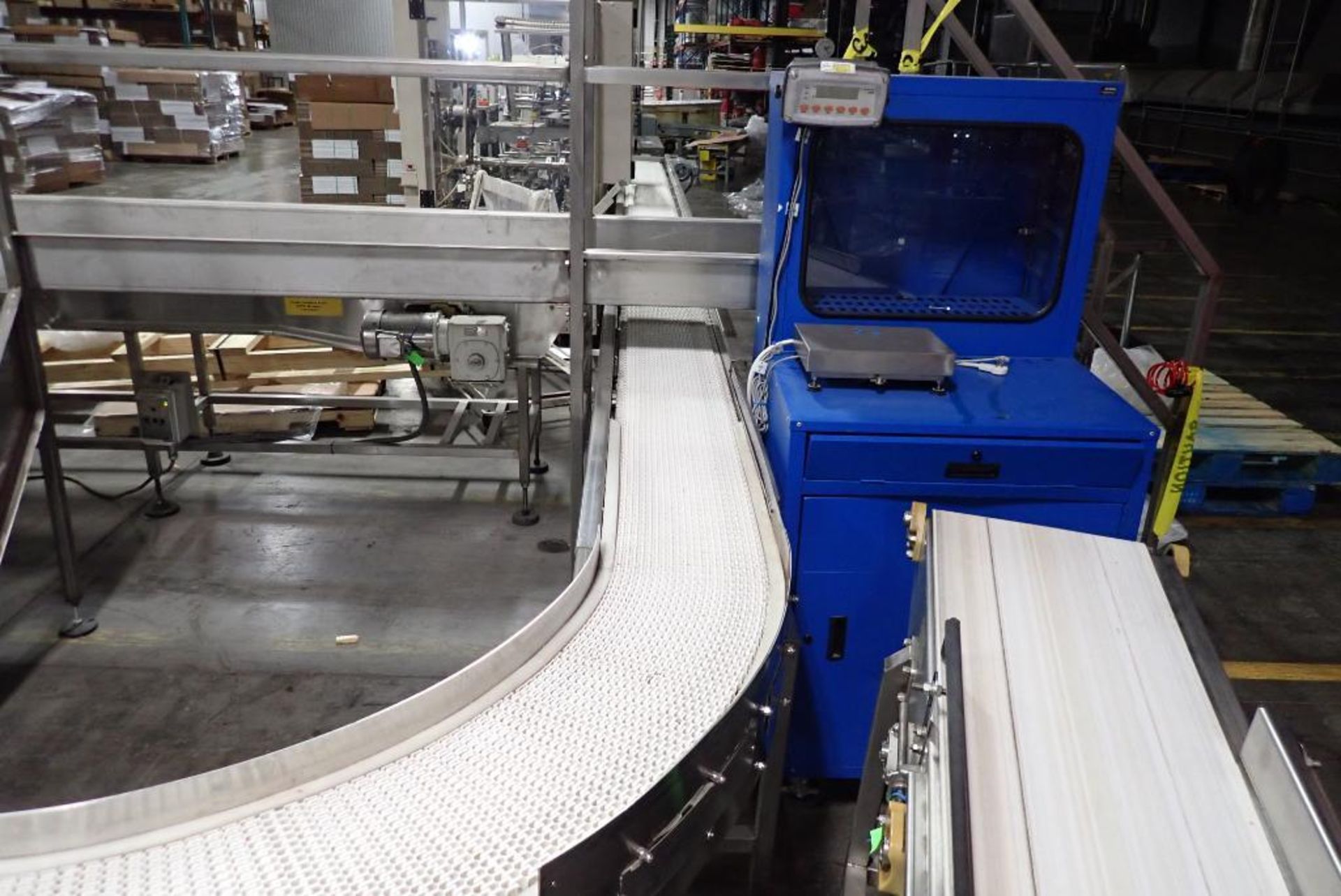 90 degree plastic interlock belt conveyor - Image 3 of 11