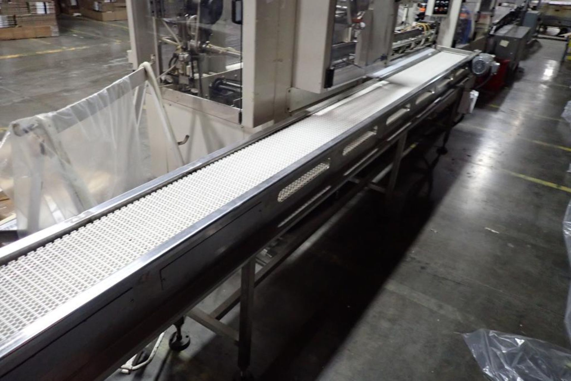 90 degree plastic interlock belt conveyor - Image 6 of 11