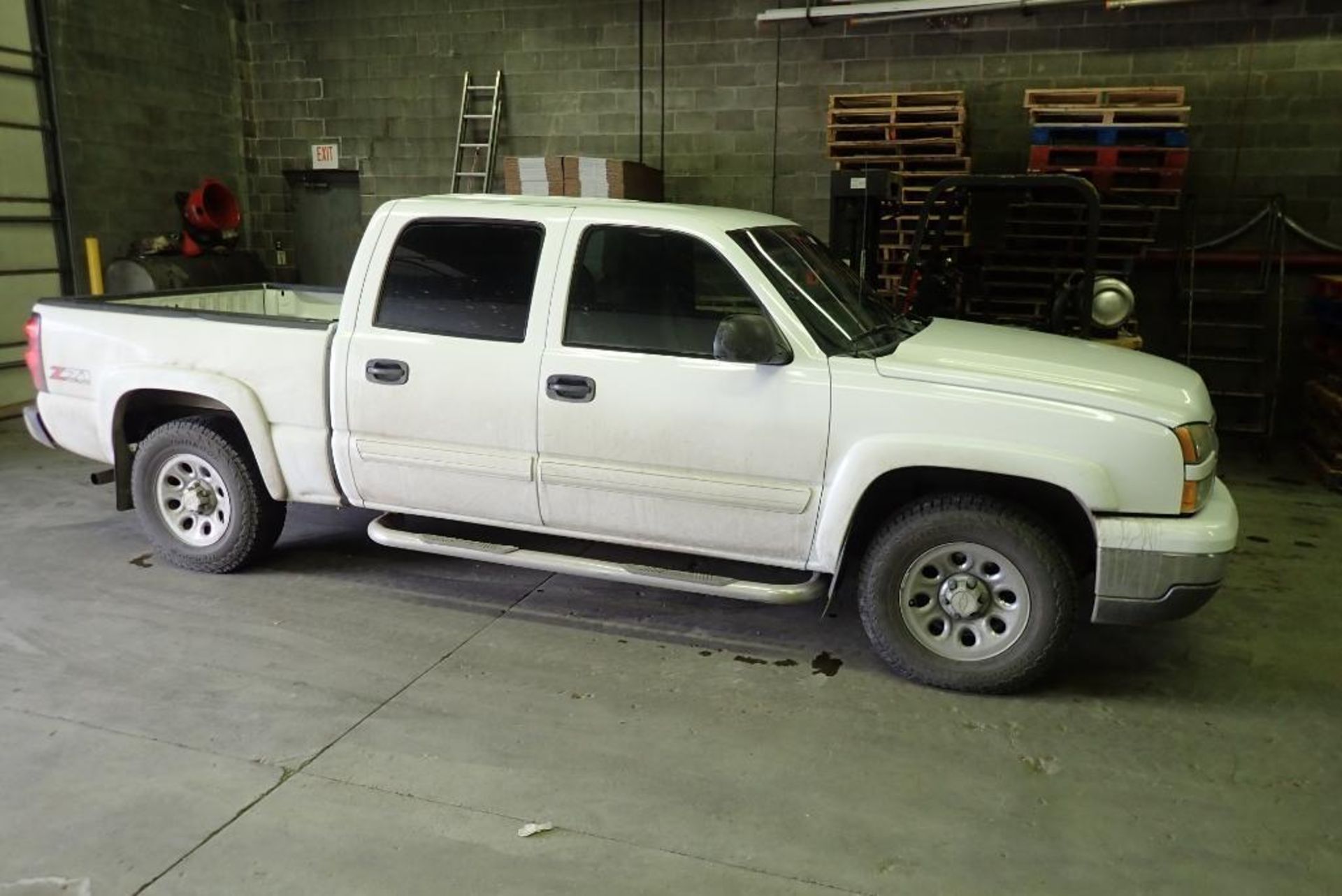 2006 Chevy 1/2 ton pickup - Image 2 of 16