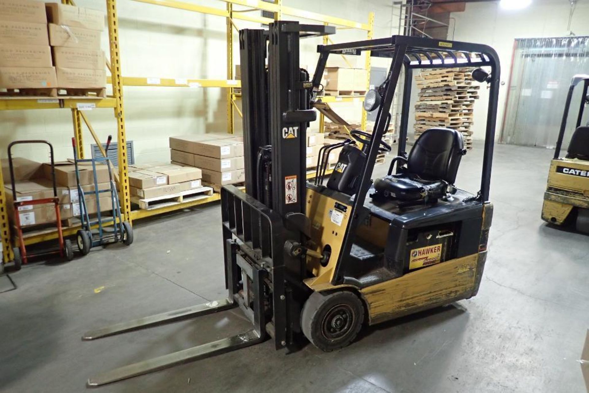 Caterpillar 3 wheeled electric forklift