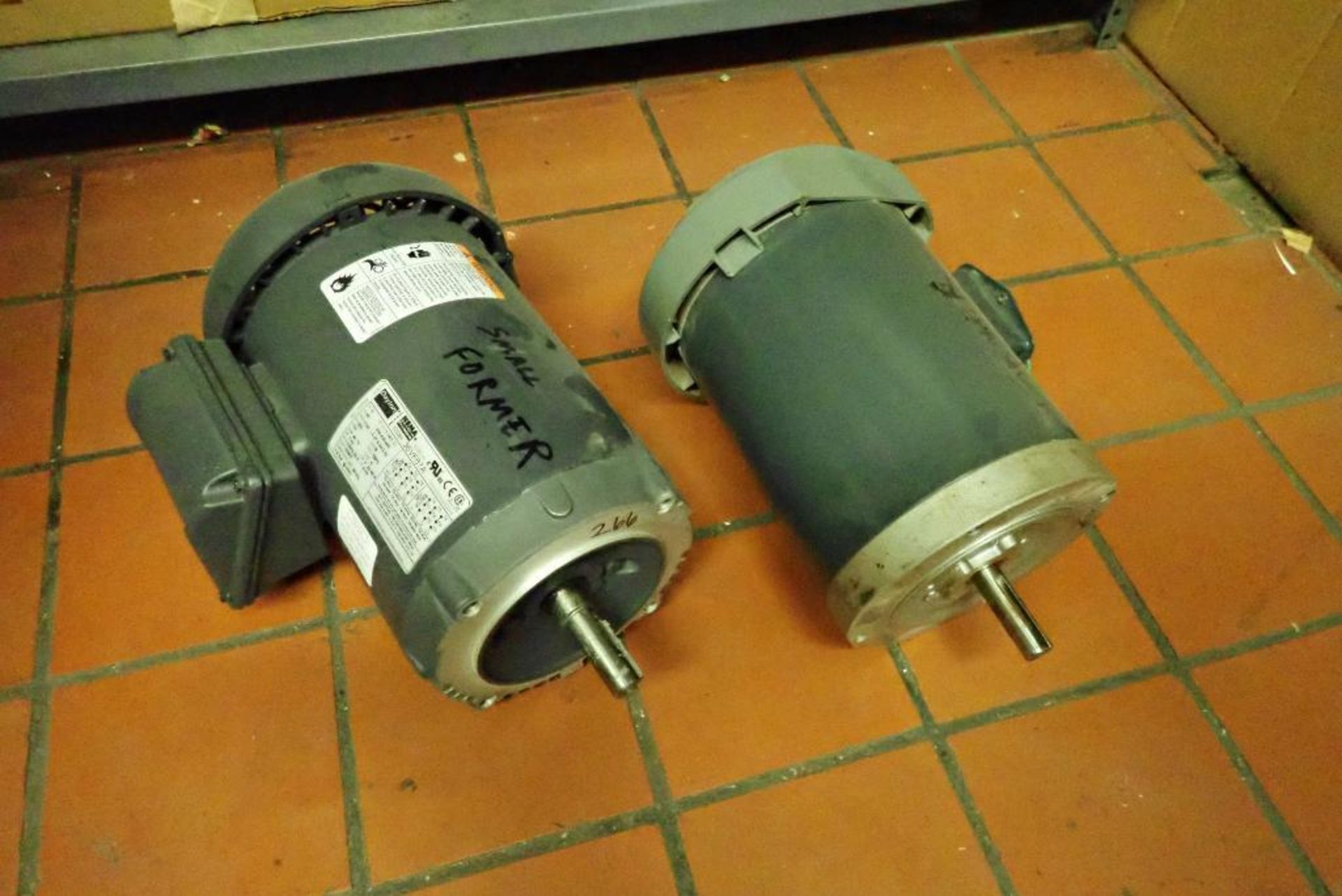 (1) Dayton 1.5 hp ac gearmotor