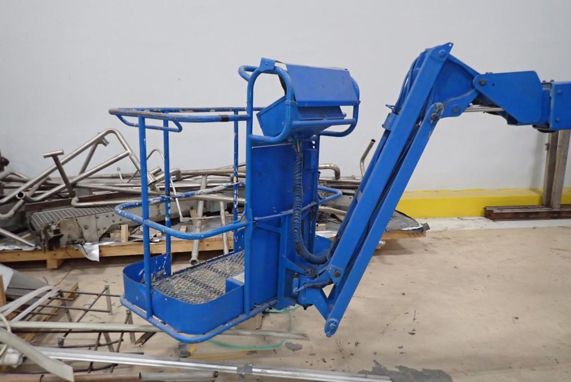 2002 Genie electric boom lift - Image 19 of 20