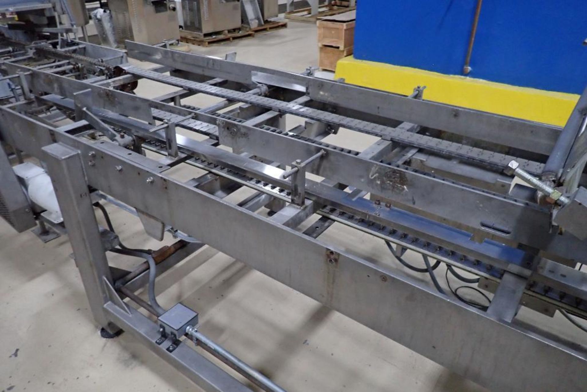 Pan conveyor with pan flipper - Image 8 of 16