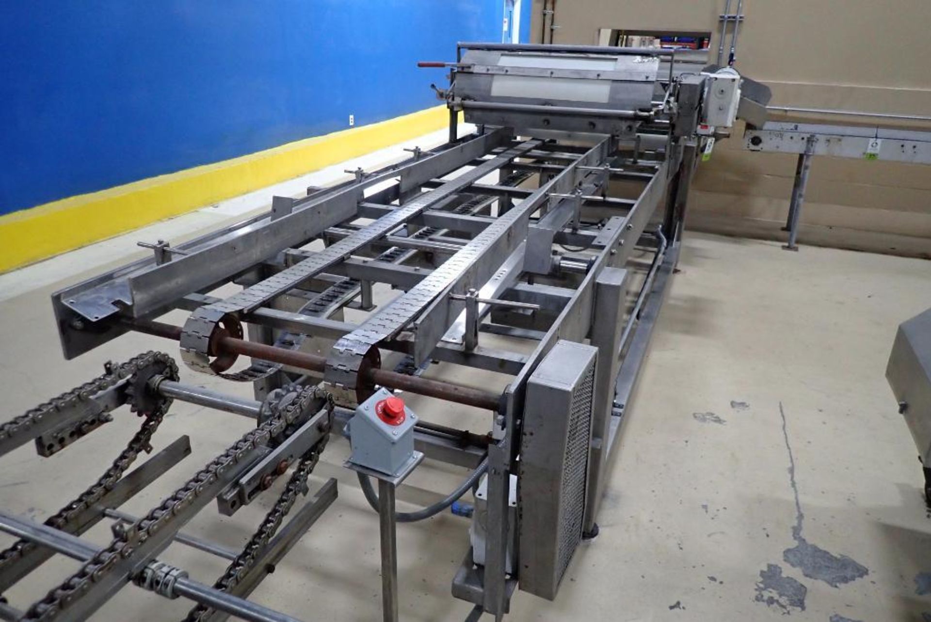 Pan conveyor with pan flipper - Image 9 of 16