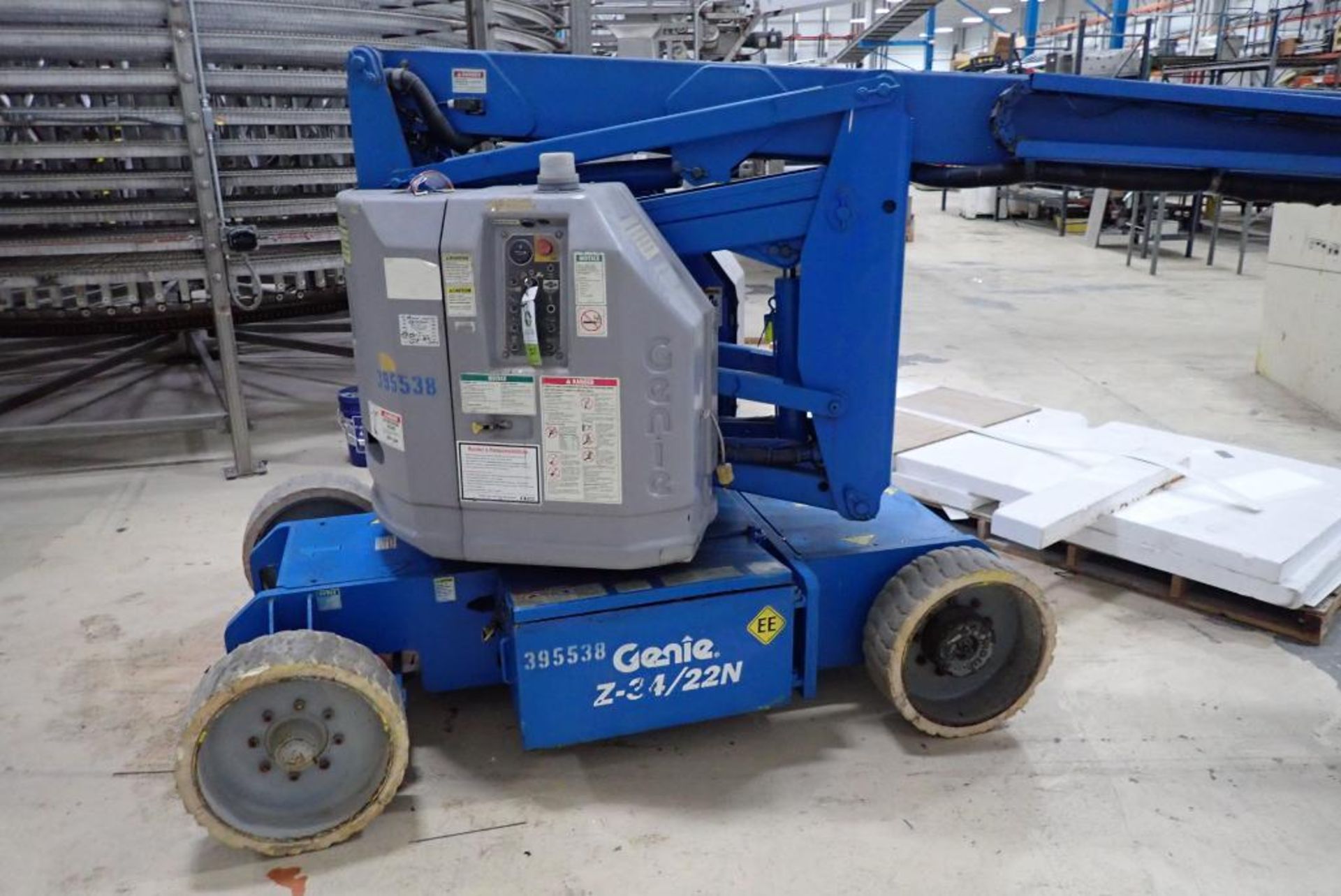 2002 Genie electric boom lift - Image 3 of 20