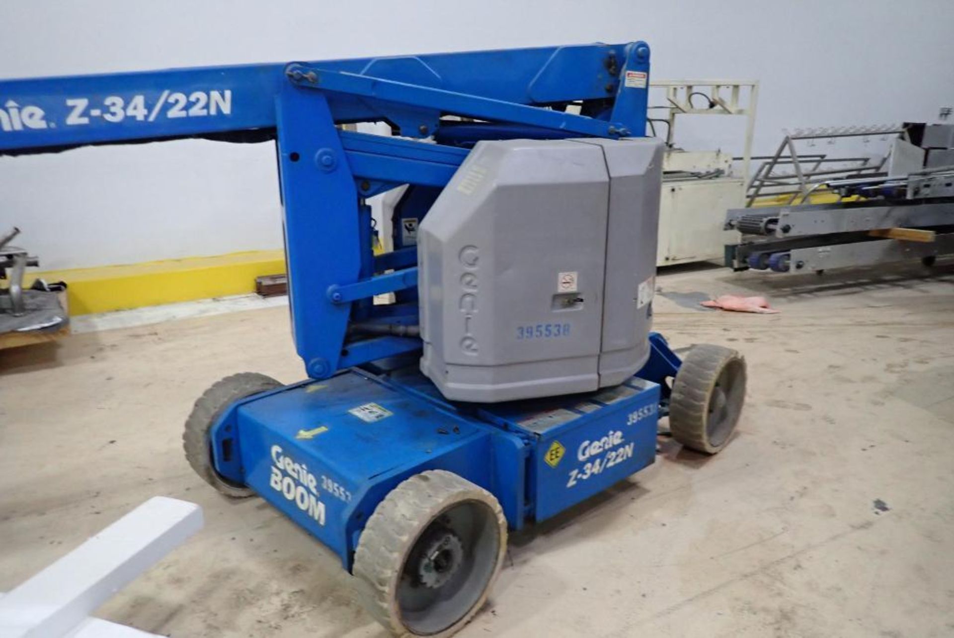 2002 Genie electric boom lift - Image 5 of 20