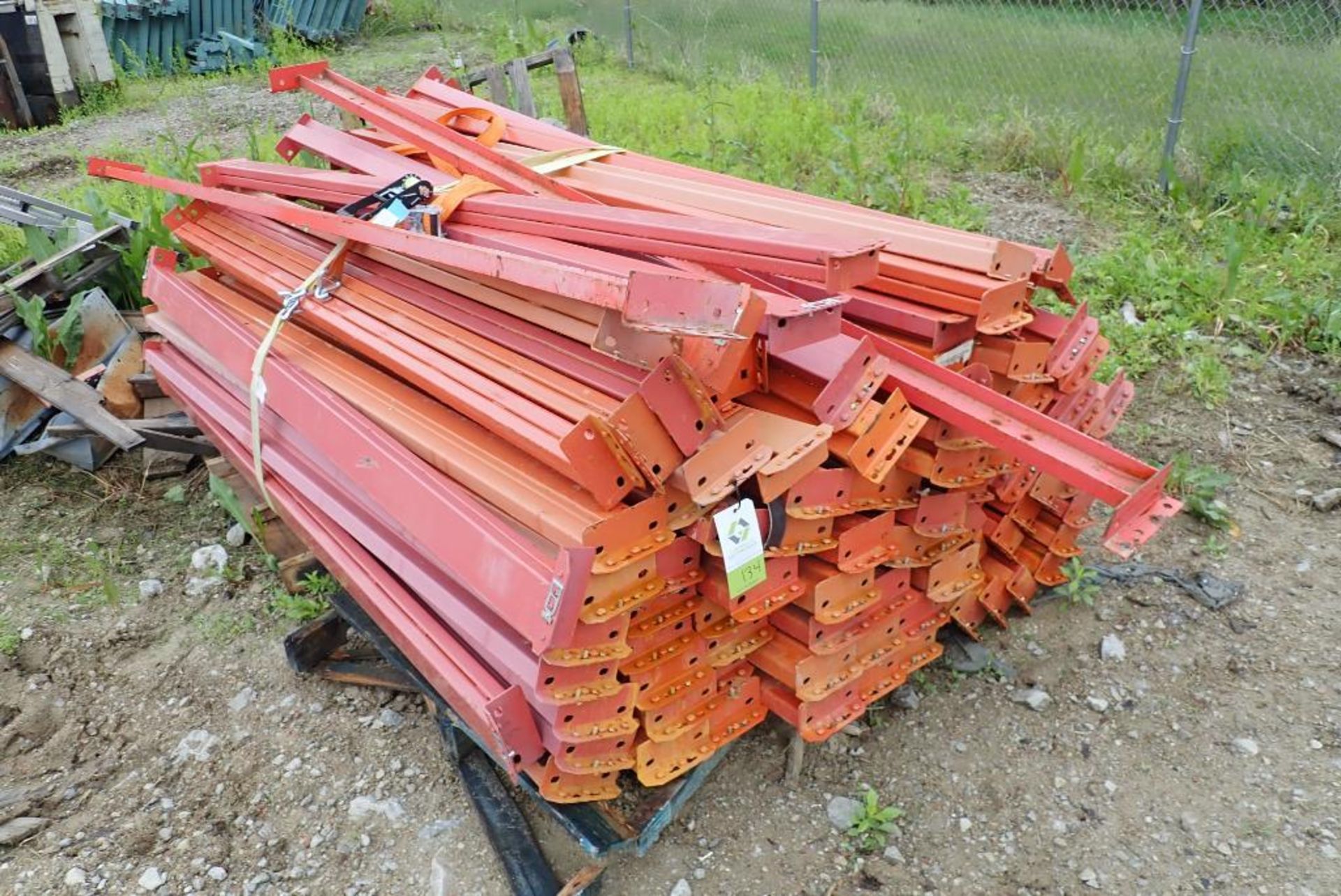 Pallet racking cross bars