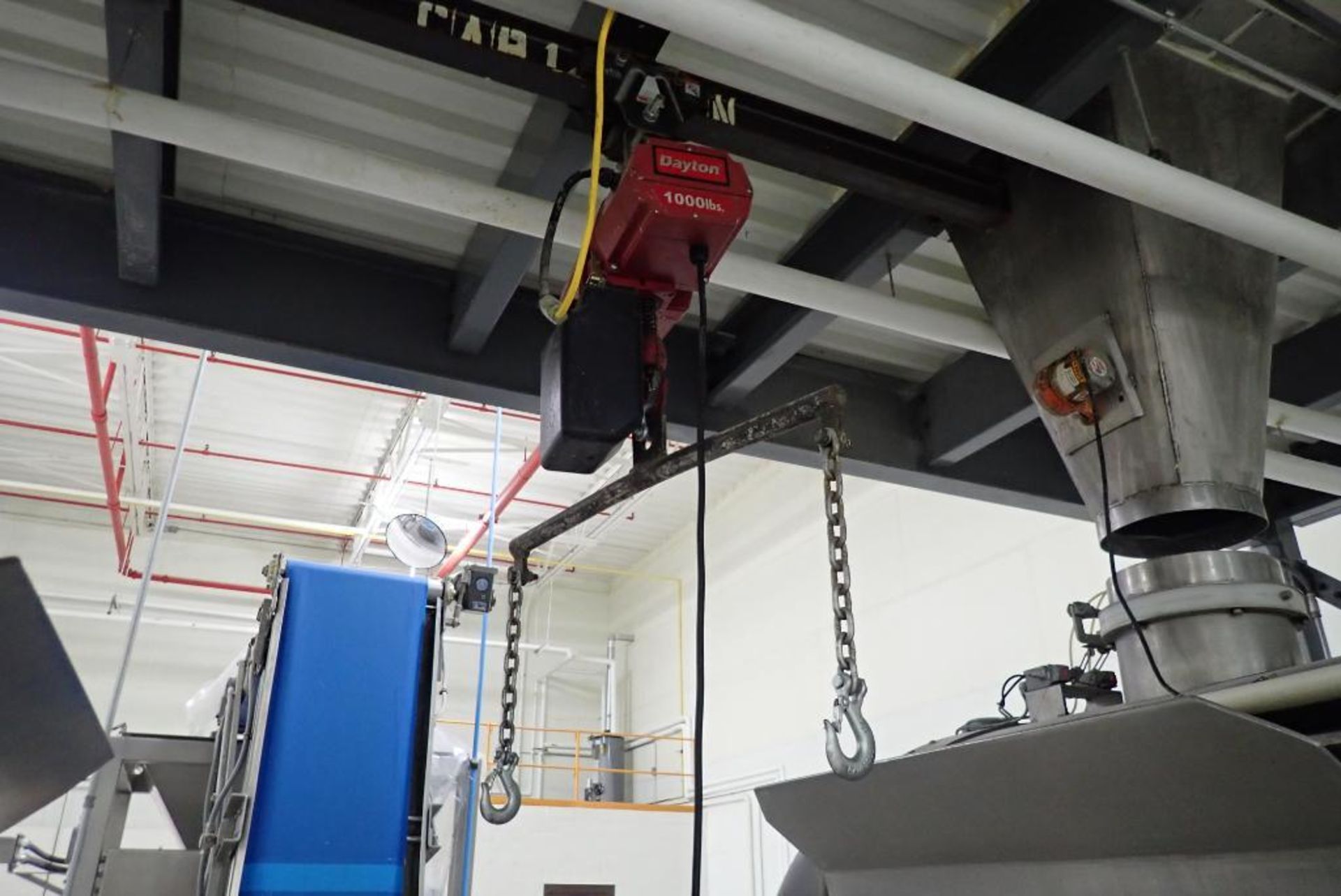 Dayton 1000 lb. electric chain hoist