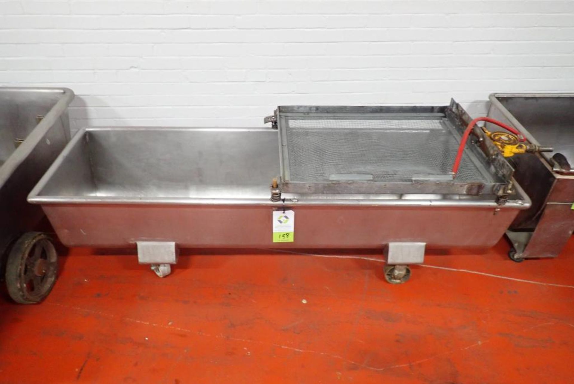 SS trough with pneumatic vibrating screen