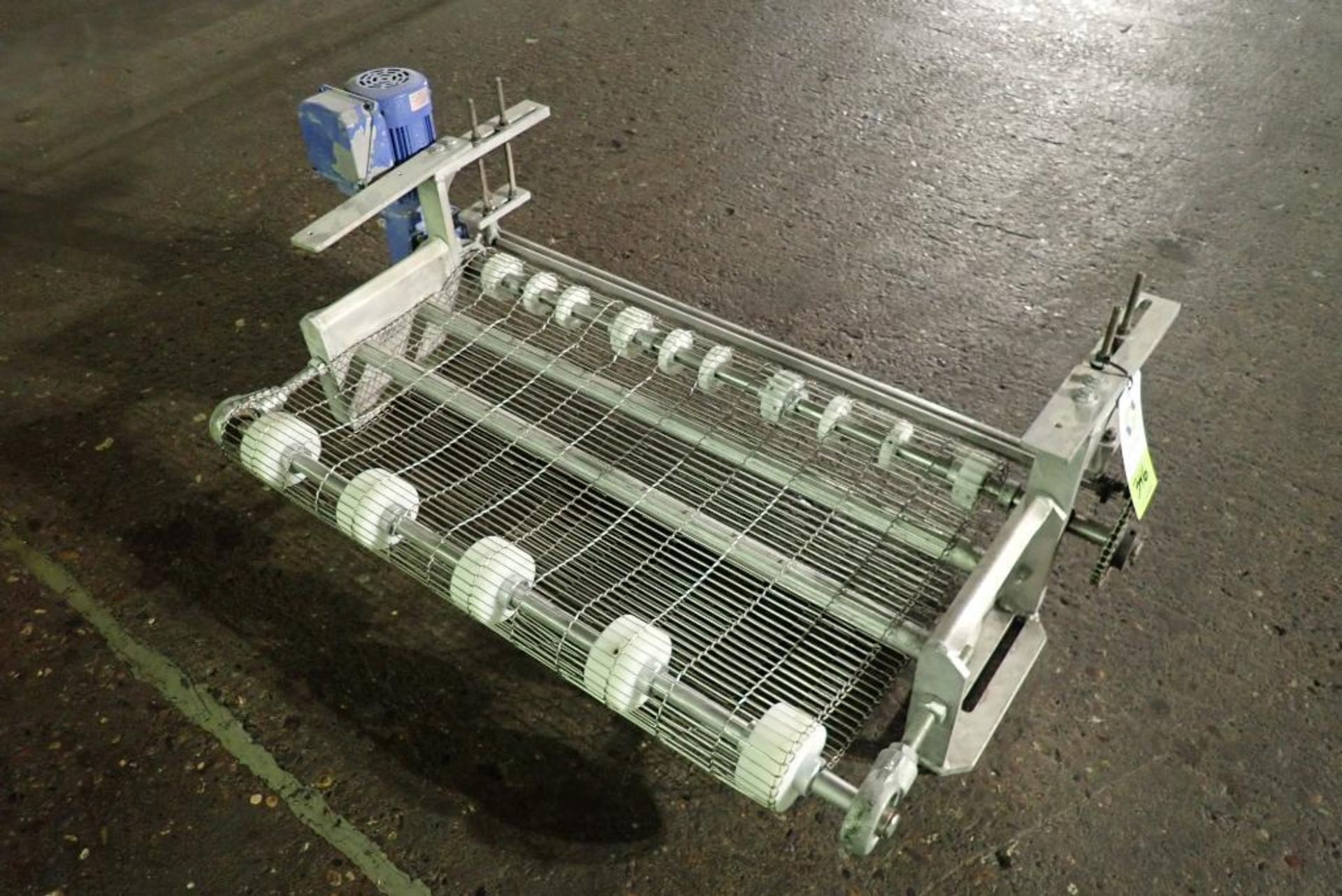 Wire belt transfer conveyor section