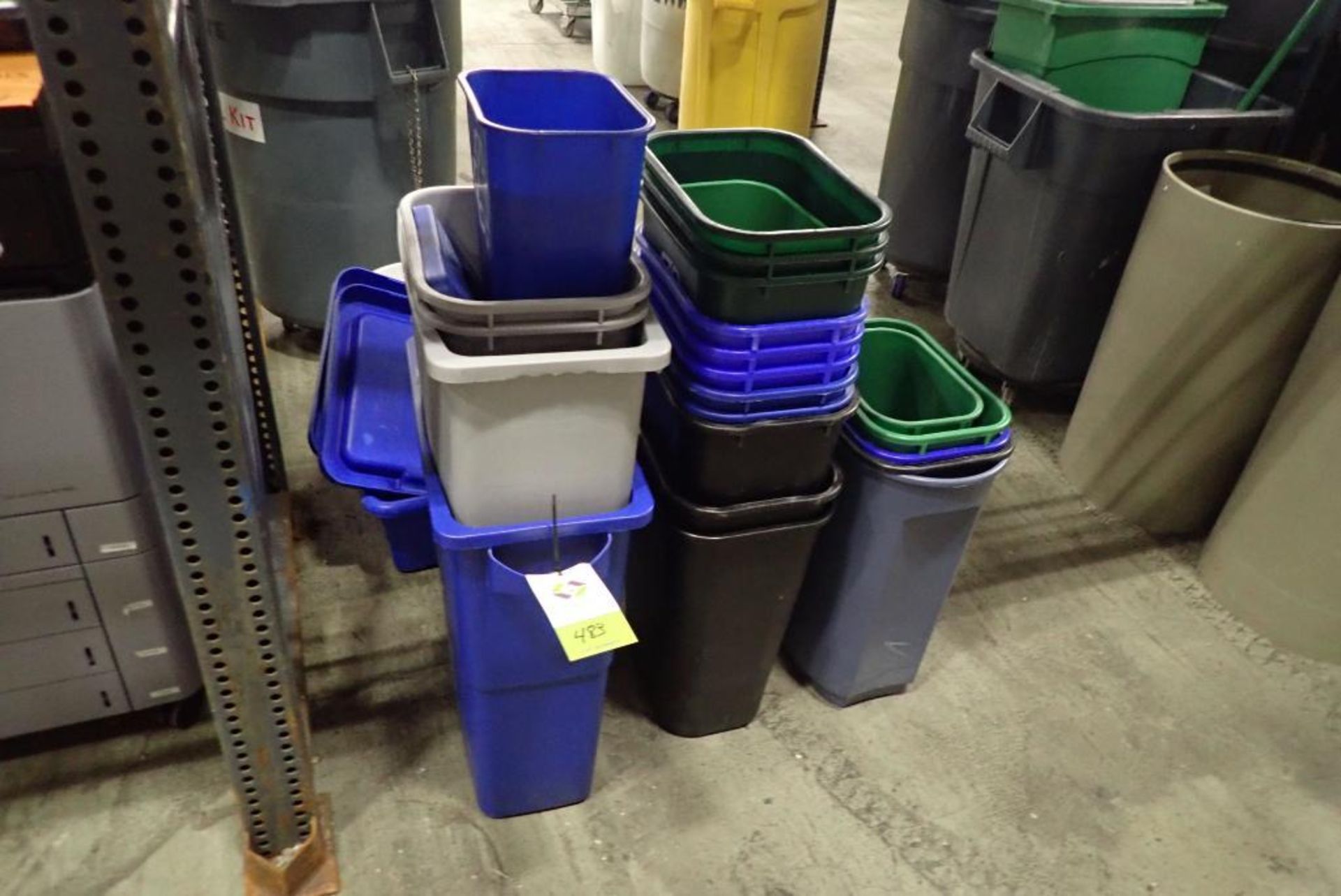 Lot of assorted trash and recycle bins - Image 3 of 4