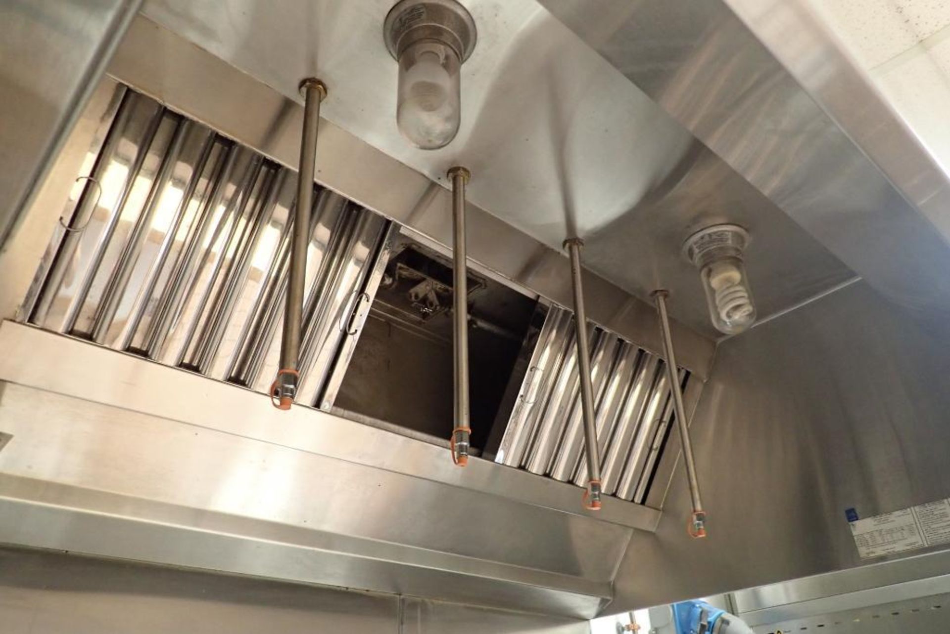 Captive Aire SS exhaust hood with fire suppression and lights - Image 4 of 8