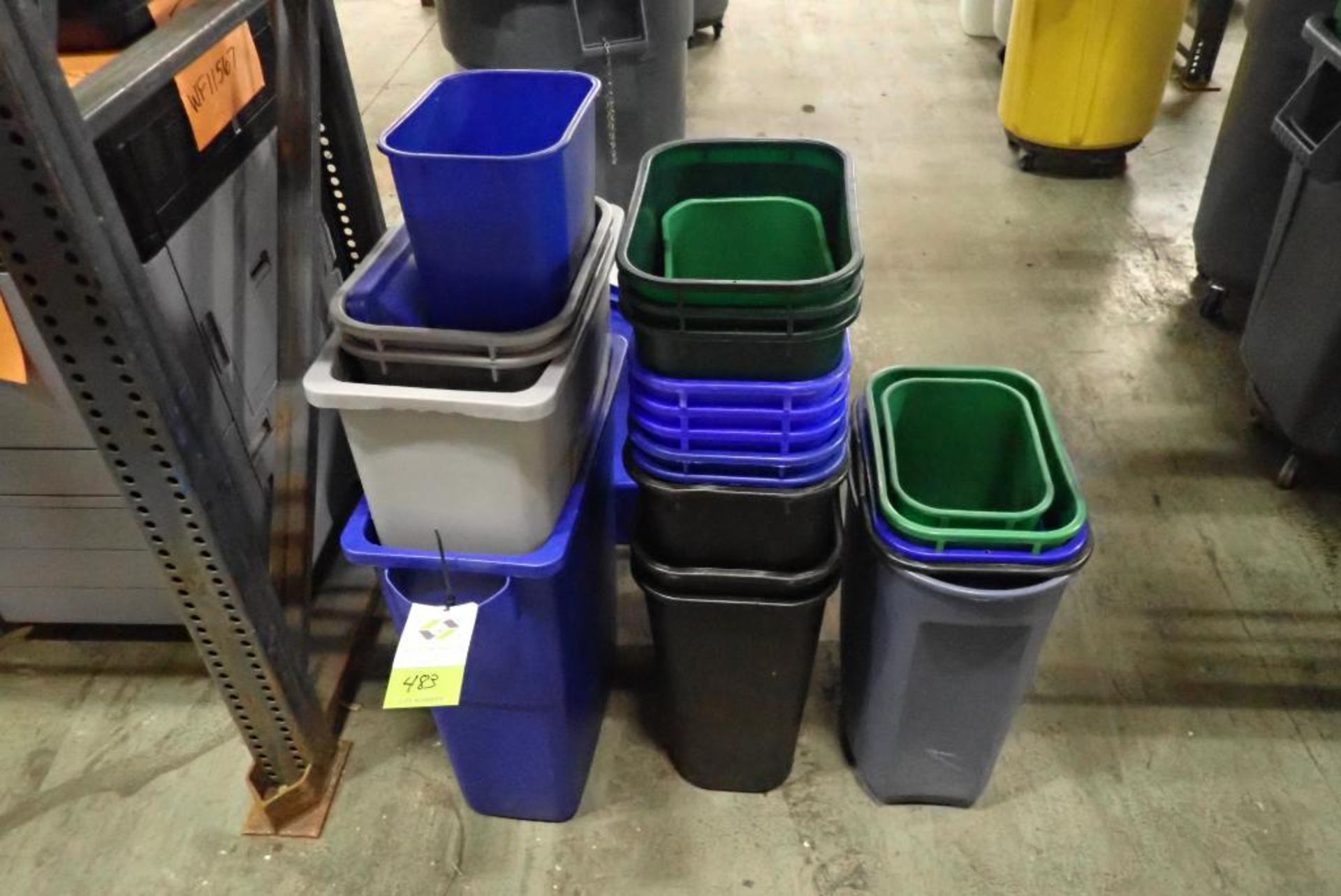 Lot of assorted trash and recycle bins - Image 2 of 4