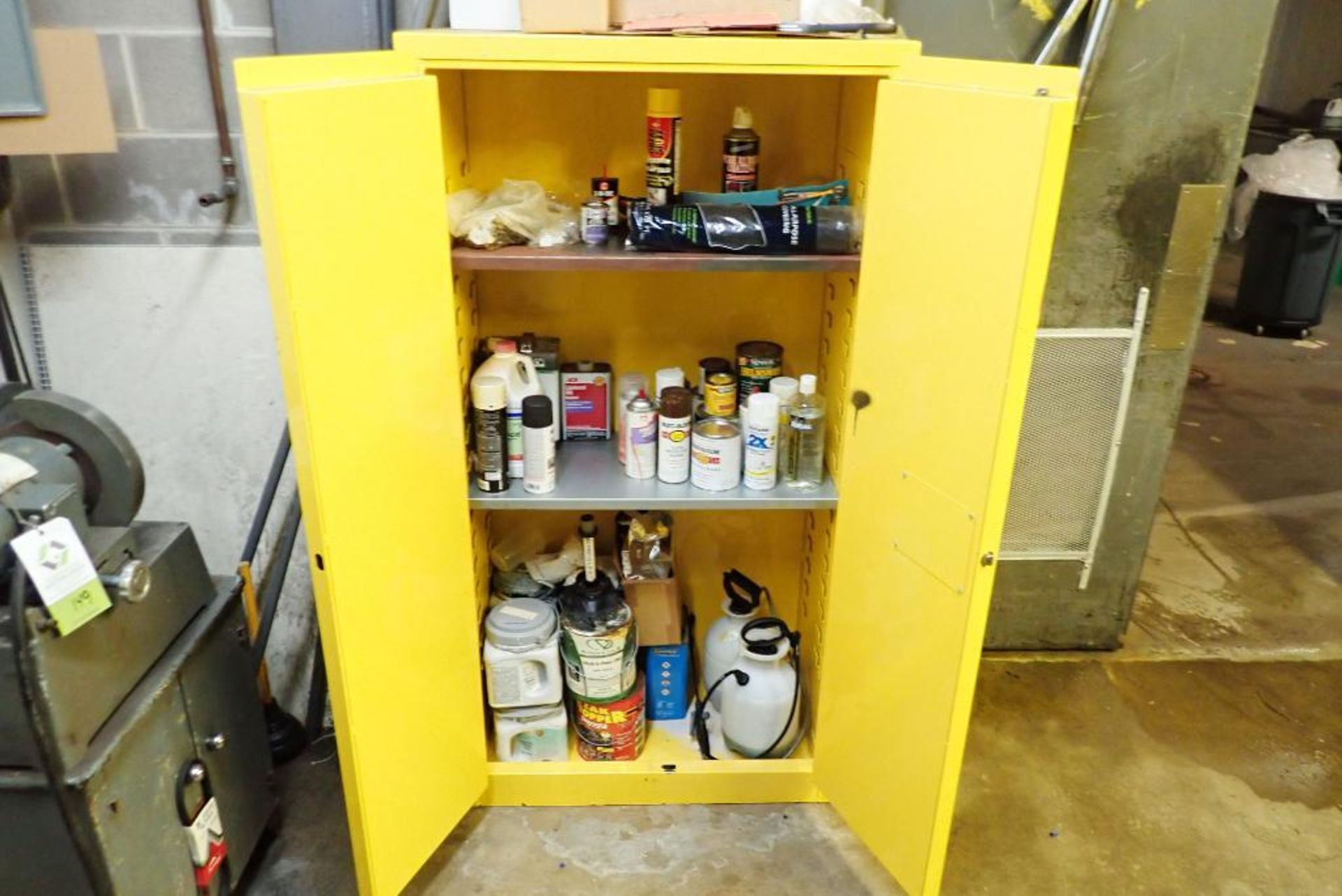 Flammable storage cabinet - Image 2 of 3