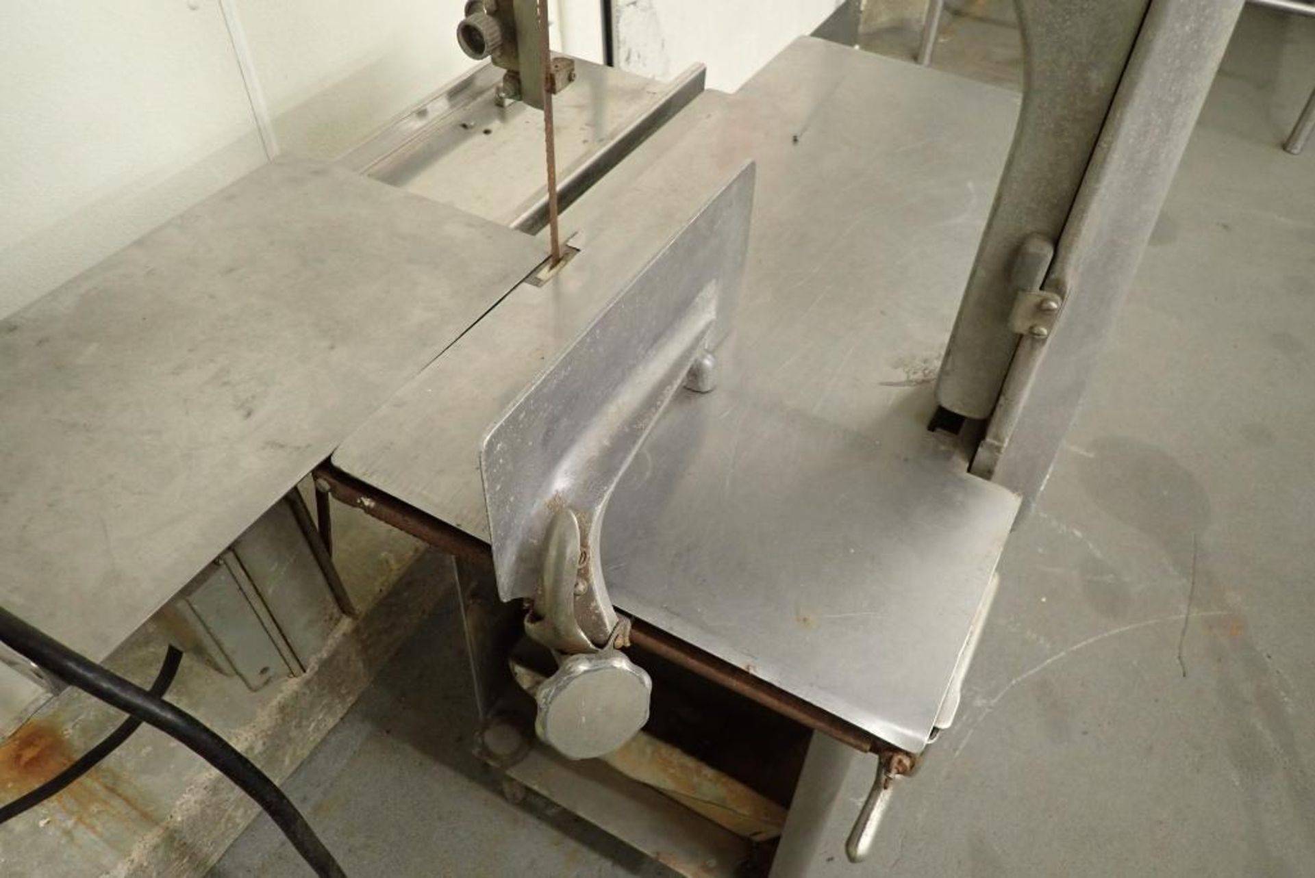 Biro vertical meat bandsaw - Image 8 of 16