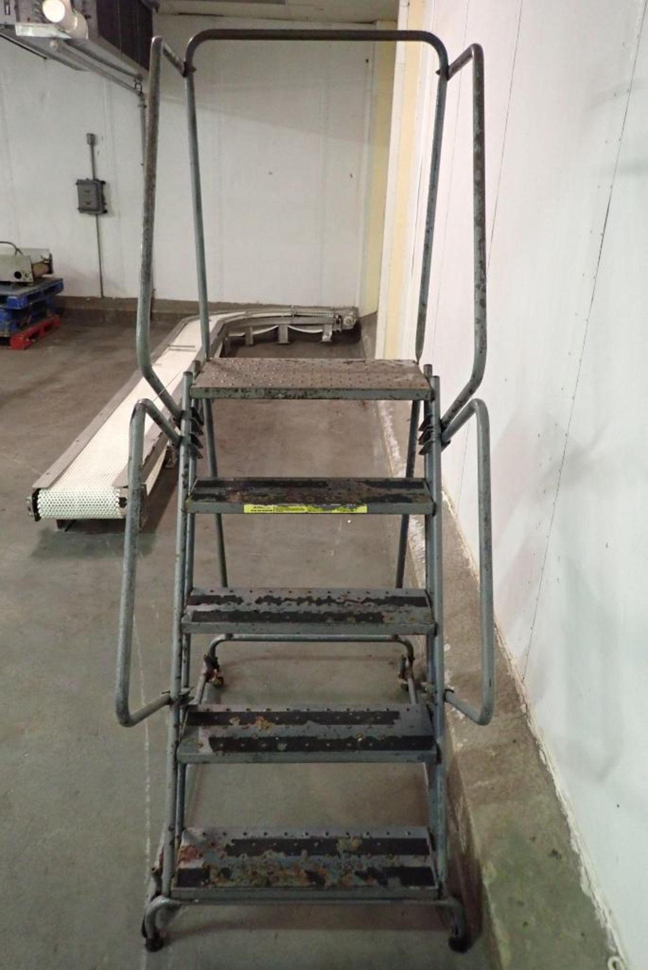 5-step rolling warehouse ladder - Image 3 of 4