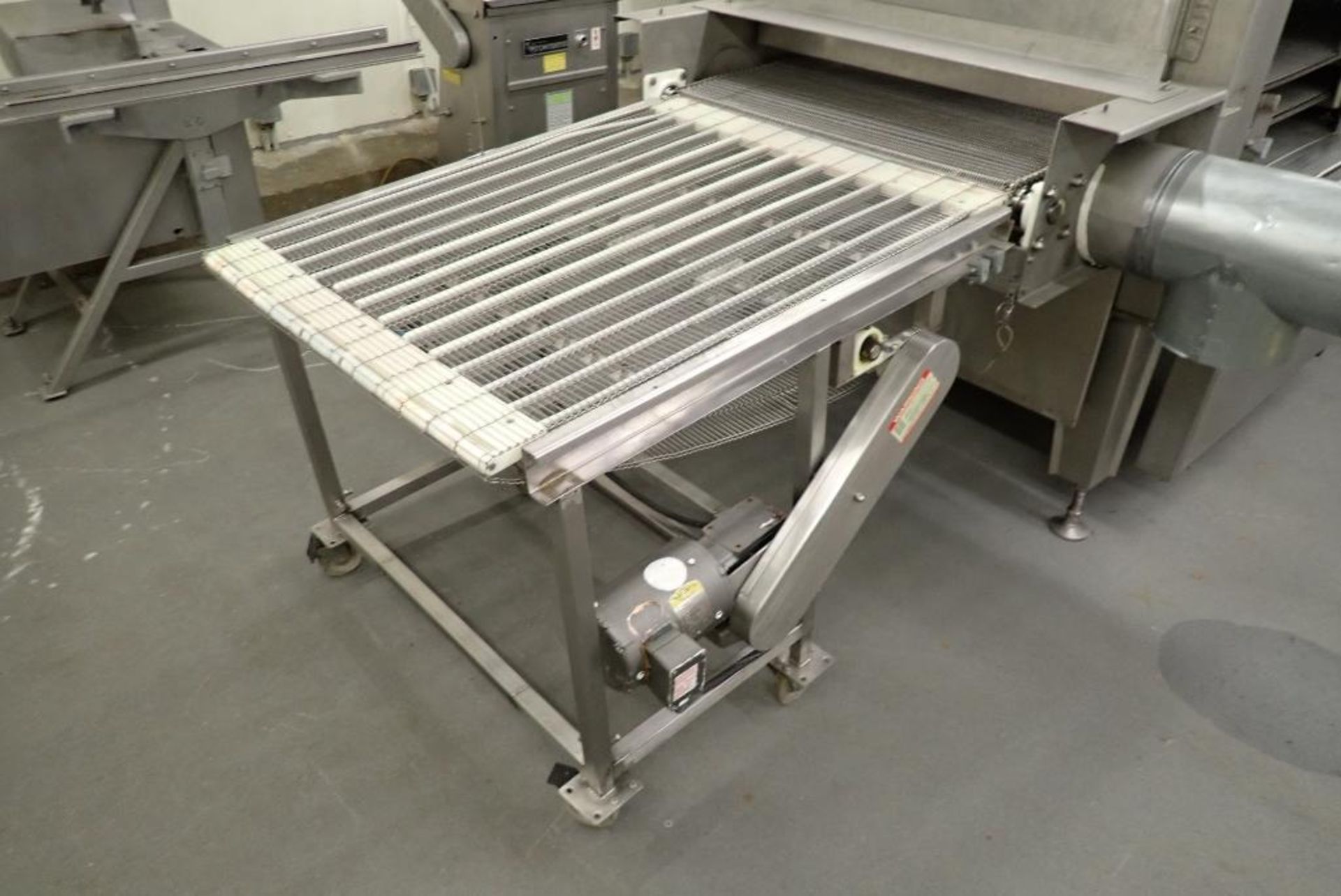 Incline wire belt conveyor