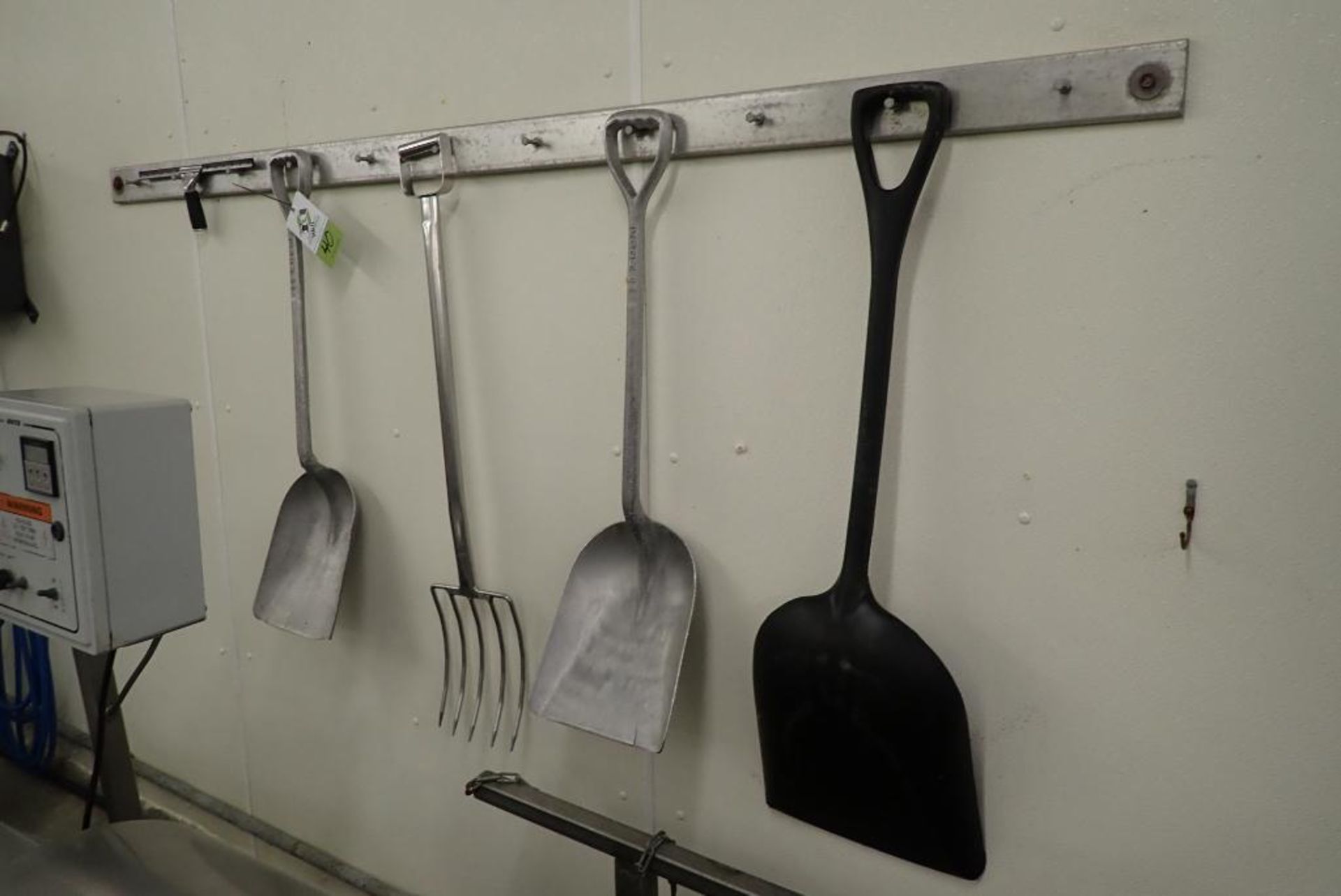 Lot of assorted SS shovels