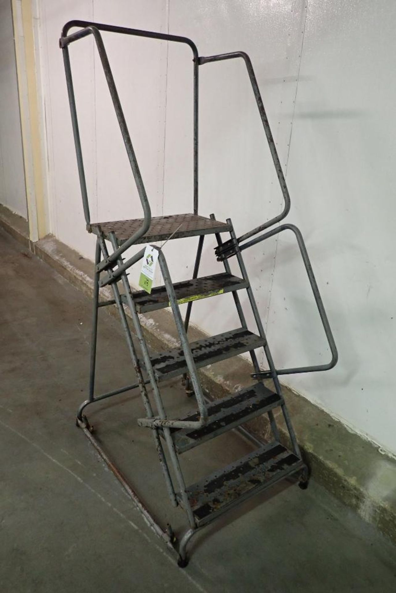 5-step rolling warehouse ladder - Image 2 of 4