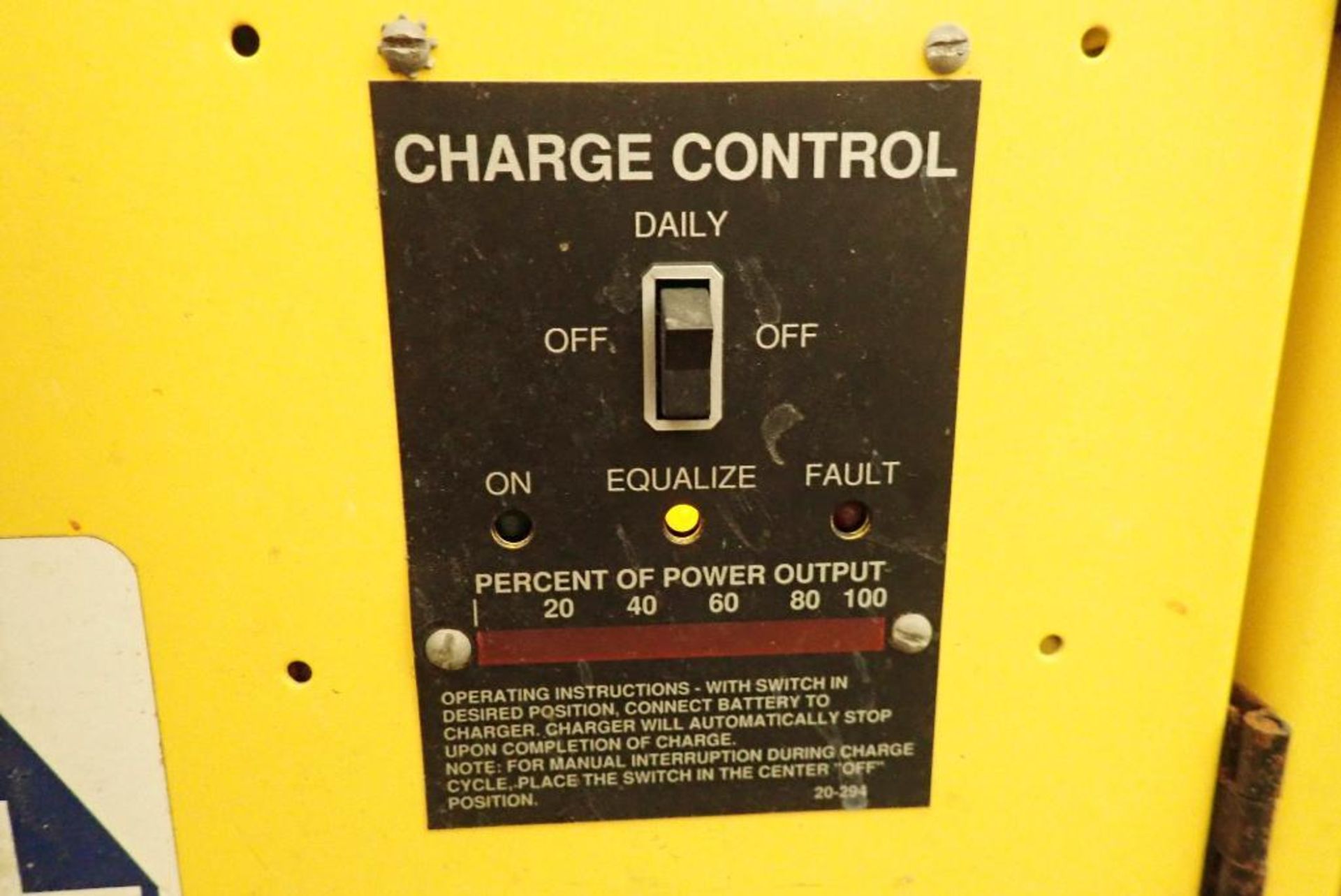 Arrow 24 volt battery charger - Image 5 of 7