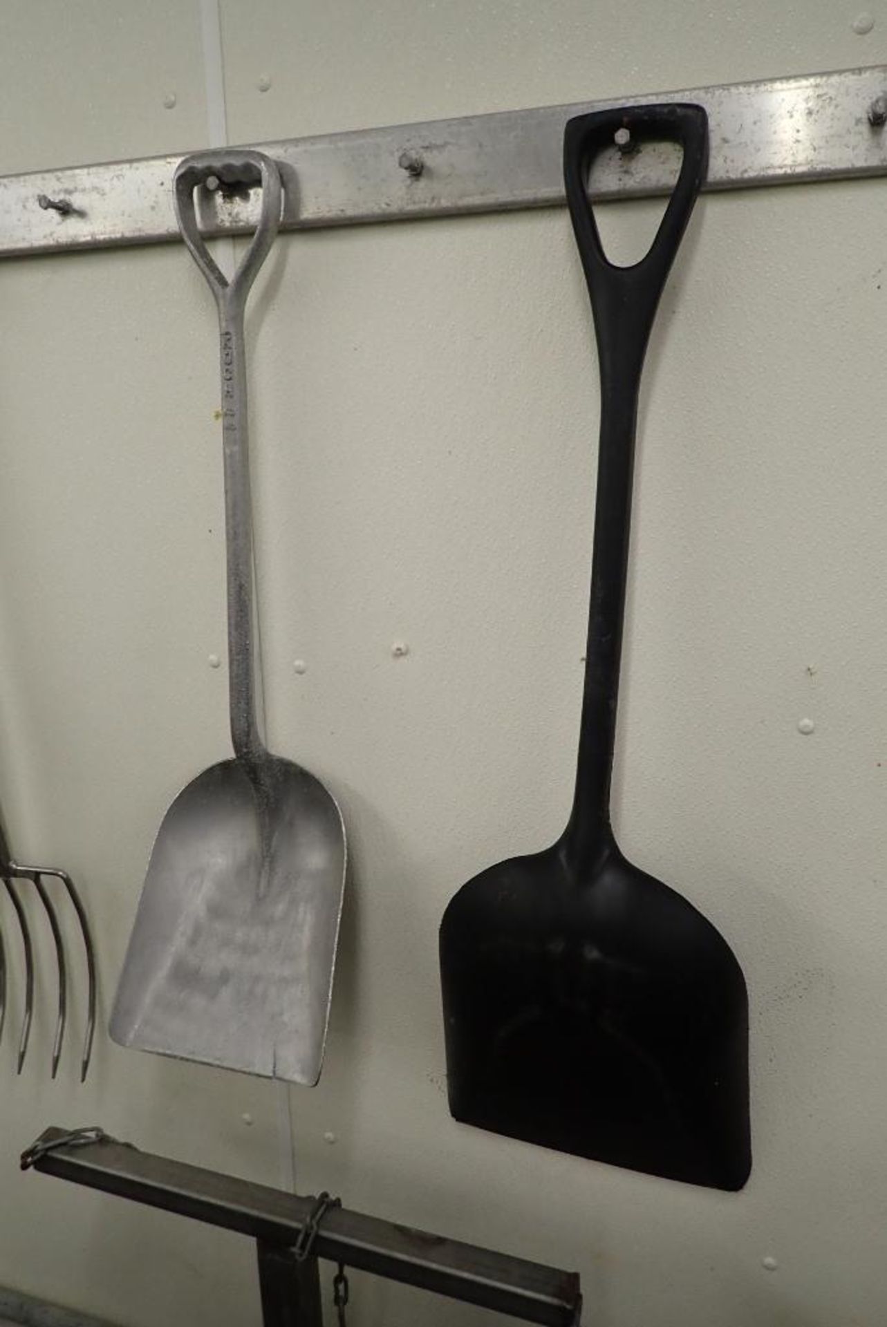 Lot of assorted SS shovels - Image 2 of 3