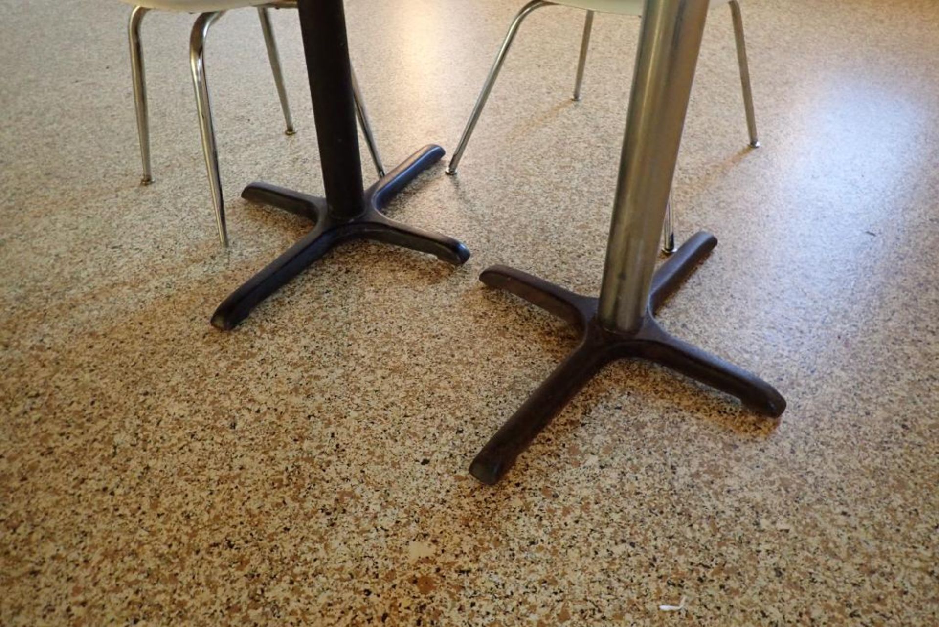 (4) lunchroom tables and chairs (LOT) - Bild 5 aus 6