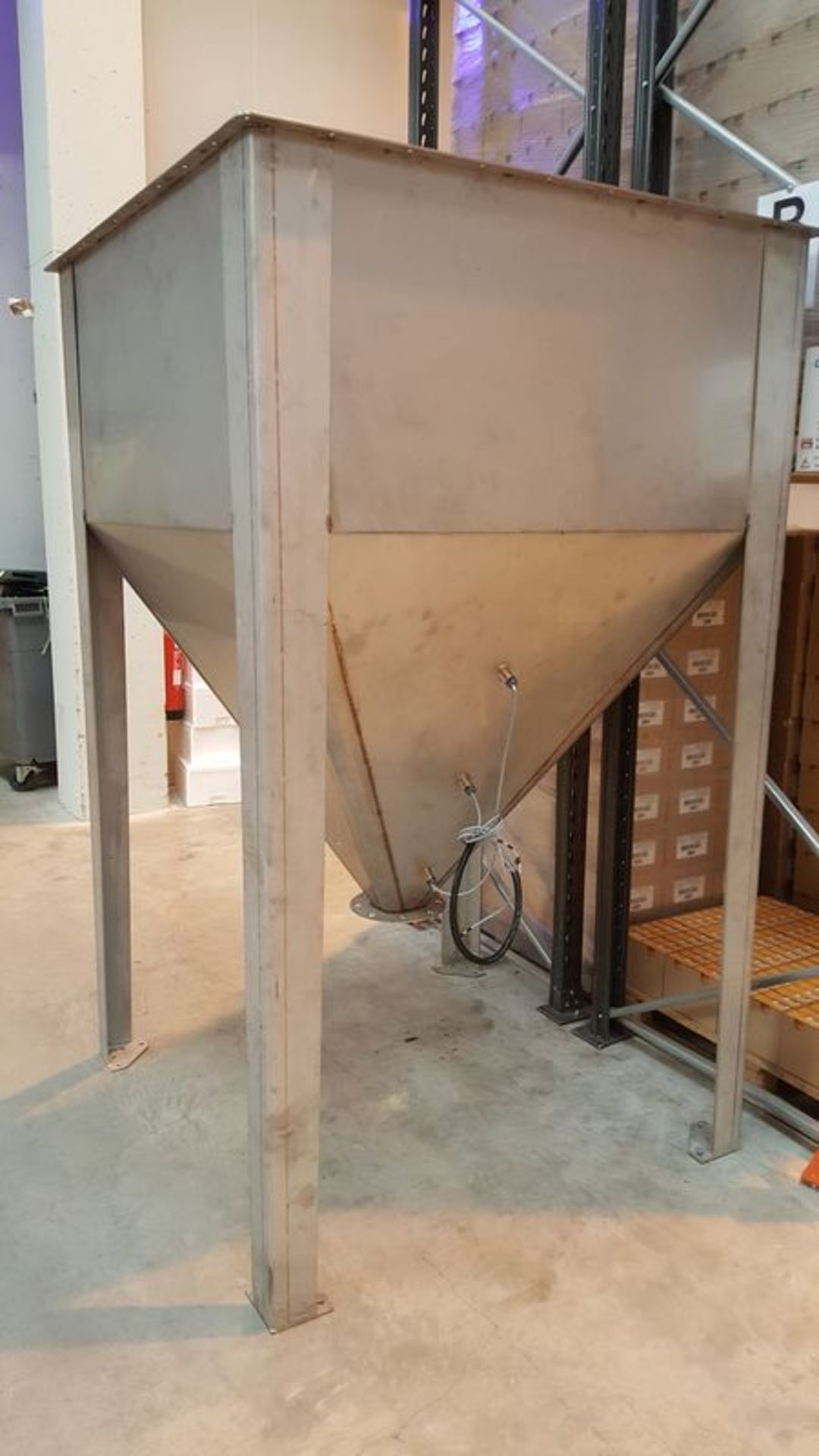 Standing storage hopper