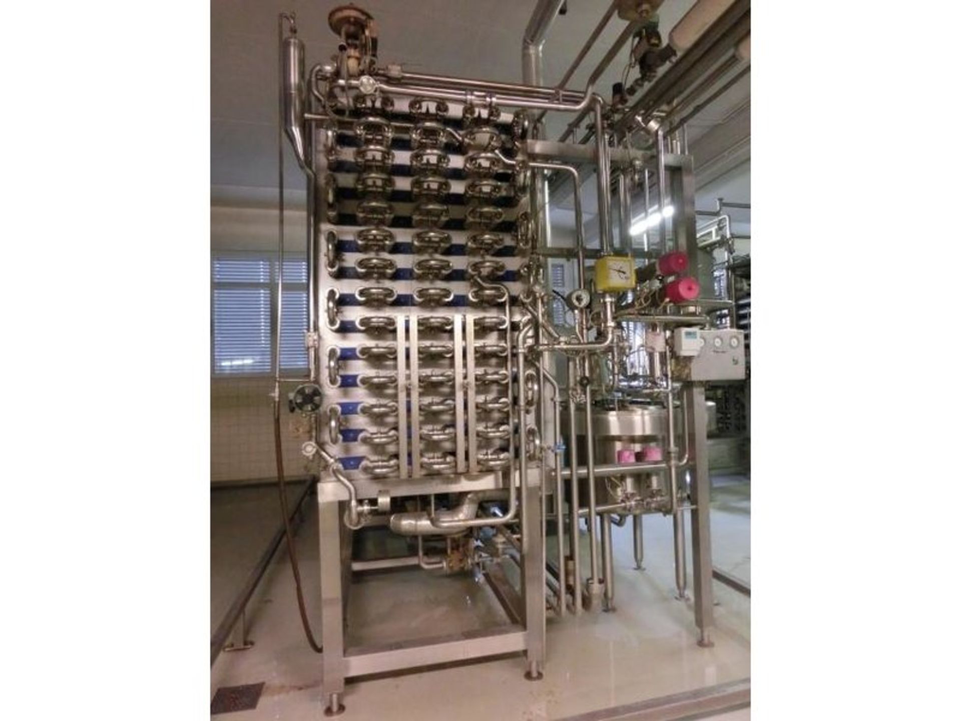 Pasteuriser for juices or milk 3300 Lt . LOCATION GERMANY - Image 3 of 11