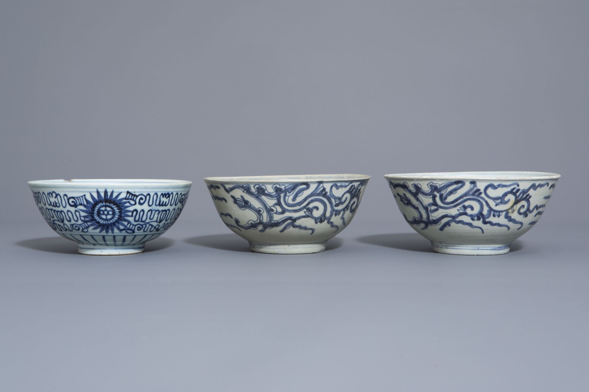 Seven Chinese blue and white plates and three bowls, incl. the Diana Cargo shipwreck wares, 19th C. - Bild 8 aus 13