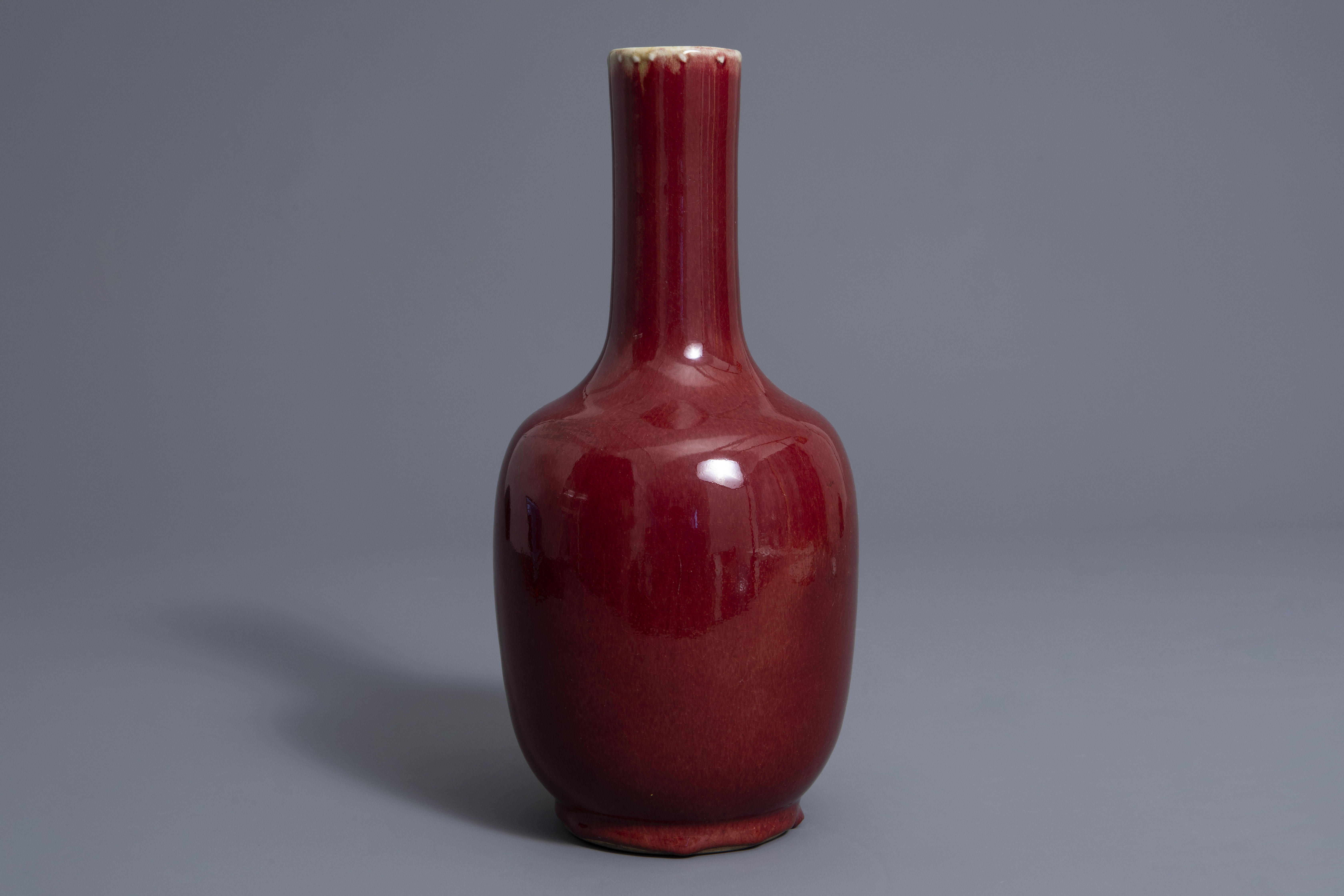 A Chinese sang de boeuf glazed bottle vase, Kangxi mark, 19th C. - Image 4 of 7