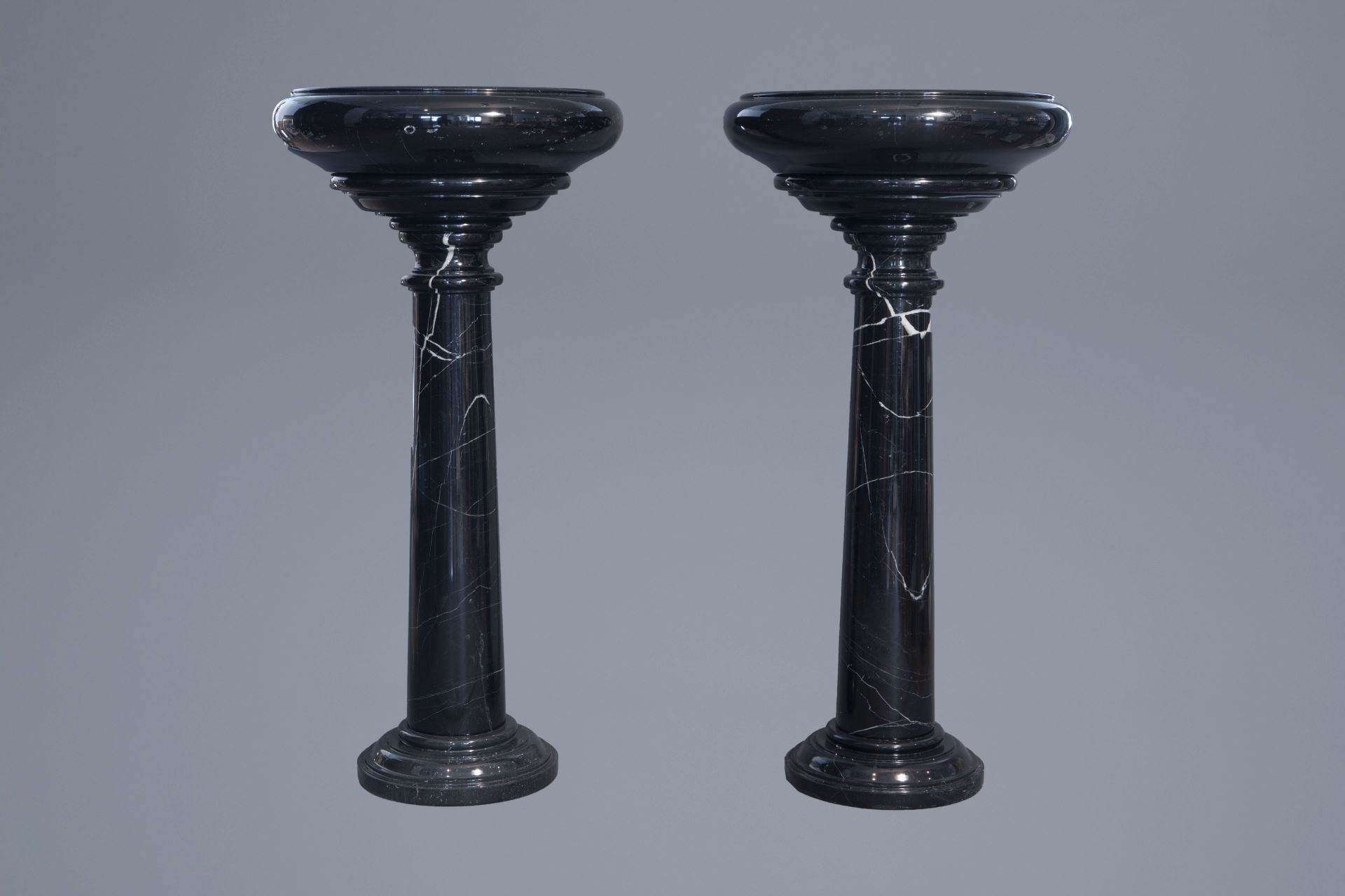 A pair of black-gray marble pedestals with a bowl, 20th C. - Image 4 of 9